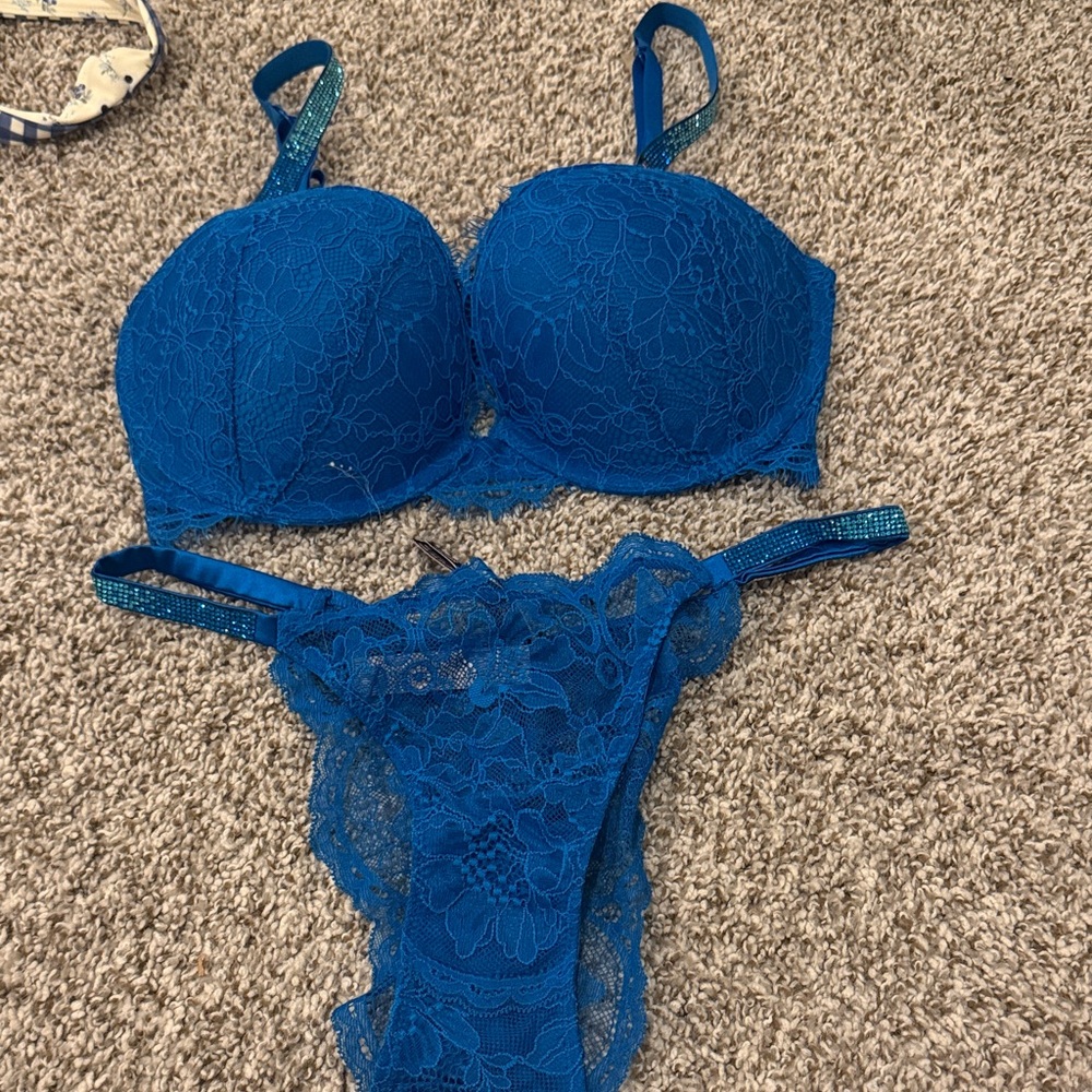 Victoria secret Blue very sexy Lace Push-Up Bra & Thong Set! Brandnew 32dd/small